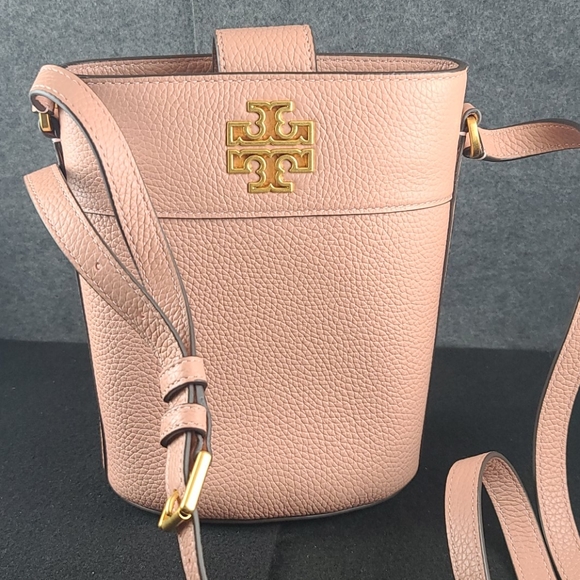 tory burch britten mini bucket